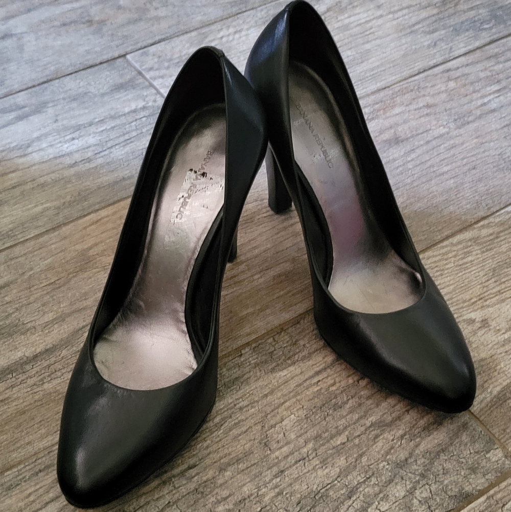 Banana Republic Black Leather Pumps Heels Shoes Neutral Office Going Out Party